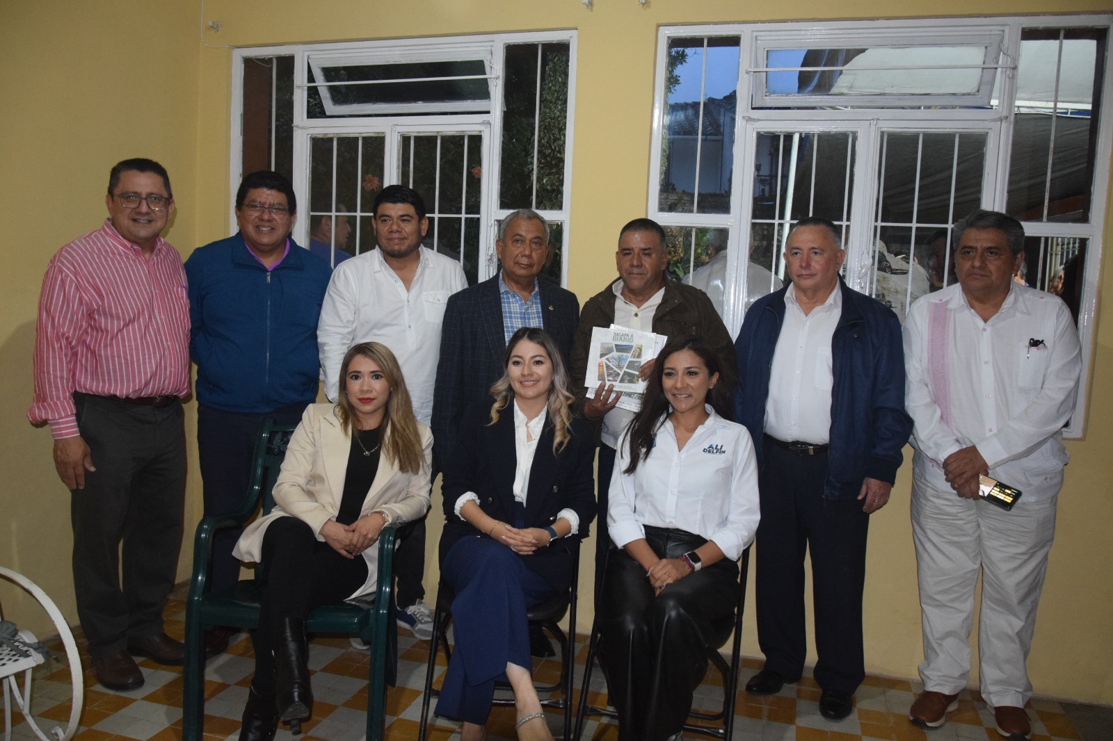 Banderilla, Ver., 01 de agosto de 2025. — José Uriel Rosas Martínez, presidente del Club de Periodistas de México, A.C., Delegación Veracruz, junto al próximo presidente municipal de Banderilla, José Antonio San Gabriel Fernández, integrantes de su equipo de trabajo y reconocidos periodistas veracruzanos.